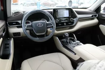 Toyota Highlander Hybrid Limited 2.5L 2022 Red