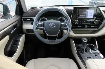 Toyota Highlander Hybrid Limited 2.5L 2022 Red