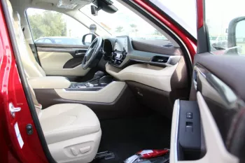 Toyota Highlander Hybrid Limited 2.5L 2022 Red