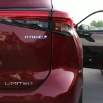 Toyota Highlander Hybrid Limited 2.5L 2022 Red - Thumbnail 17