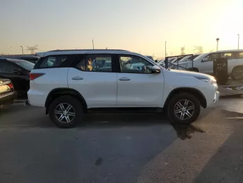 TOYOTA FORTUNER PETROL V4 2019 4WD