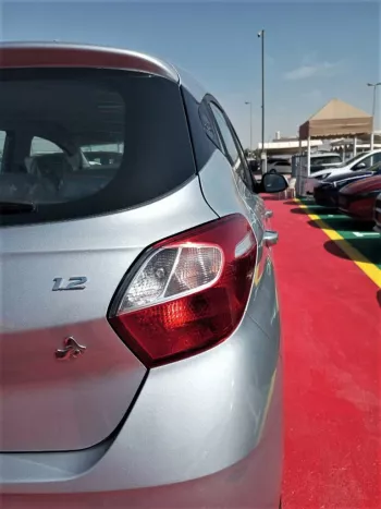 Hyundai Grand i10 AT 1.2L Hatchback FWD 5 Doors, Color Silver, Model 2023