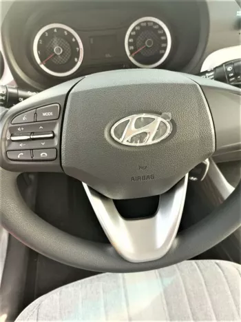 Hyundai Grand i10 AT 1.2L Hatchback FWD 5 Doors, Color Silver, Model 2023