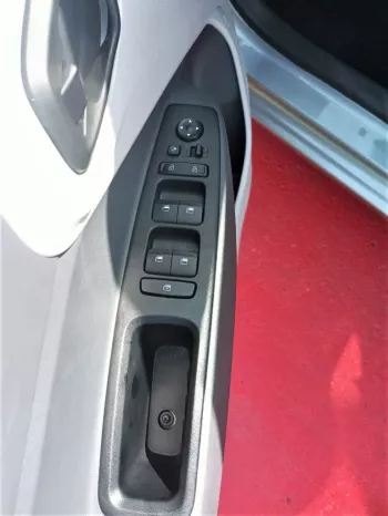Hyundai Grand i10 AT 1.2L Hatchback FWD 5 Doors, Color Silver, Model 2023