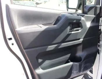 TOYOTA HIACE BUS 2.8L DIESEL 13 SEATER DX MANUAL