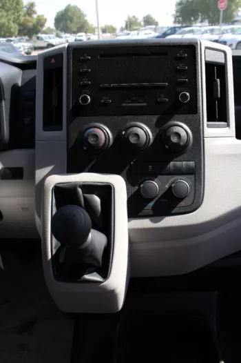TOYOTA HIACE BUS 2.8L DIESEL 13 SEATER DX MANUAL