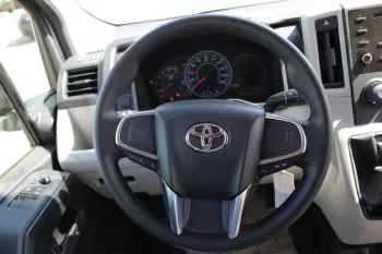 TOYOTA HIACE BUS 2.8L DIESEL 13 SEATER DX MANUAL