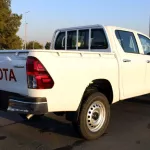 LHD - TOYOTA HILUX 2.4L DIESEL DOUBLE CABIN 4 X 4 DLX - E MANUAL - Thumbnail 3