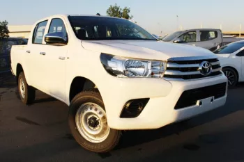LHD - TOYOTA HILUX 2.4L DIESEL DOUBLE CABIN 4 X 4 DLX - E MANUAL