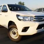 LHD - TOYOTA HILUX 2.4L DIESEL DOUBLE CABIN 4 X 4 DLX - E MANUAL - Thumbnail 4