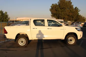 LHD - TOYOTA HILUX 2.4L DIESEL DOUBLE CABIN 4 X 4 DLX - E MANUAL