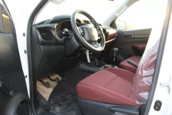LHD - TOYOTA HILUX 2.4L DIESEL DOUBLE CABIN 4 X 4 DLX - E MANUAL