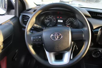 LHD - TOYOTA HILUX 2.4L DIESEL DOUBLE CABIN 4 X 4 DLX - E MANUAL