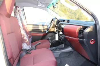 LHD - TOYOTA HILUX 2.4L DIESEL DOUBLE CABIN 4 X 4 DLX - E MANUAL