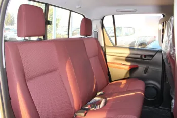 LHD - TOYOTA HILUX 2.4L DIESEL DOUBLE CABIN 4 X 4 DLX - E MANUAL