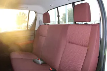 LHD - TOYOTA HILUX 2.4L DIESEL DOUBLE CABIN 4 X 4 DLX - E MANUAL