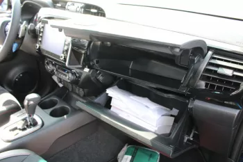 2023 TOYOTA HILUX 4.0L PET V6 4WD DC GRS AT