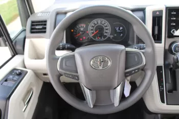 TOYOTA HIACE 3.5 L PETROL GL FULL OPTIONS AUTO