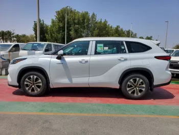 Toyota Highlander 2023 White Color 2.5L petrol///Hybrid Awd with RADAR and Electric back door