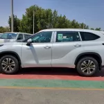 Toyota Highlander 2023 White Color 2.5L petrol///Hybrid Awd with RADAR and Electric back door - Thumbnail 3
