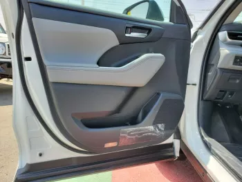 Toyota Highlander 2023 White Color 2.5L petrol///Hybrid Awd with RADAR and Electric back door