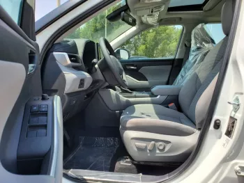 Toyota Highlander 2023 White Color 2.5L petrol///Hybrid Awd with RADAR and Electric back door