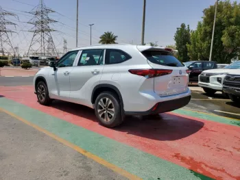 Toyota Highlander 2023 White Color 2.5L petrol///Hybrid Awd with RADAR and Electric back door