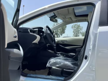 Toyota corolla 1.8L AT white 2022 -WHITE (BLACK)