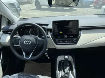 Toyota corolla 1.8L AT white 2022 -WHITE (BLACK)