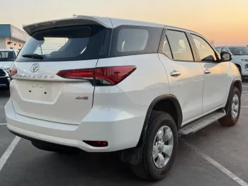 TOYOTA FORTUNER 2.7 AT CLIMATE CONTROL 2023