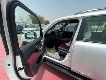 Toyota Land Cruiser LC300 GR 3.3L Diesel 2022