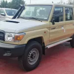 Toyota Land Cruiser Pick Up 4 doors 4.5L v8 diesel - Thumbnail 2