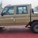 Toyota Land Cruiser Pick Up 4 doors 4.5L v8 diesel - Thumbnail 3