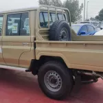 Toyota Land Cruiser Pick Up 4 doors 4.5L v8 diesel - Thumbnail 4