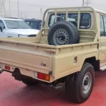 Toyota Land Cruiser Pick Up 4 doors 4.5L v8 diesel - Thumbnail 6