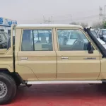 Toyota Land Cruiser Pick Up 4 doors 4.5L v8 diesel - Thumbnail 7