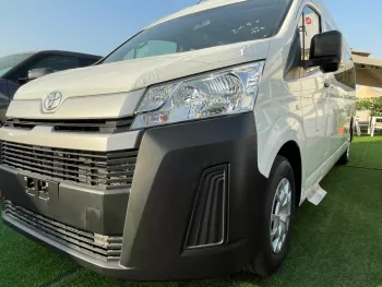 2022 Van High Roof Toyota Hiace 3.5L , 13 seats , 3 point seat belt