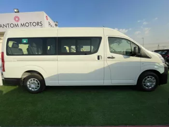 2022 Van High Roof Toyota Hiace 3.5L , 13 seats , 3 point seat belt