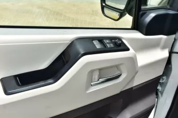 2022 MODEL TOYOTA HIACE HIGH ROOF GL 2.8L  DIESEL 13  SEATER MANUAL TRANSMISSION