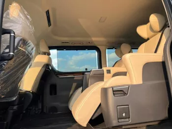 TOYOTA GRANVIA 2.8L DIESEL VIP PREMIUM 6 SEATER 2023 MODEL