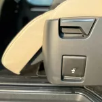 TOYOTA GRANVIA 2.8L DIESEL VIP PREMIUM 6 SEATER 2023 MODEL - Thumbnail 9