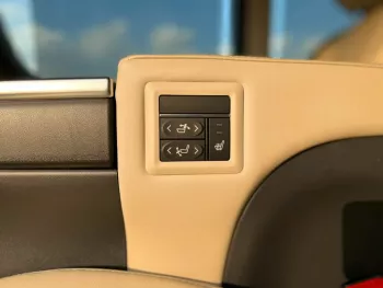 TOYOTA GRANVIA 2.8L DIESEL VIP PREMIUM 6 SEATER 2023 MODEL