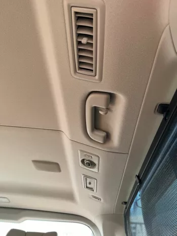 TOYOTA GRANVIA 2.8L DIESEL VIP PREMIUM 6 SEATER 2023 MODEL