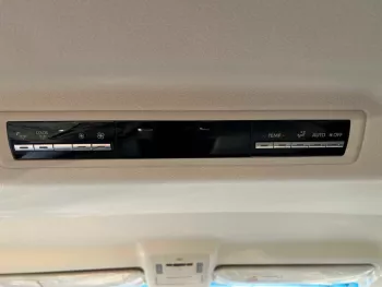 TOYOTA GRANVIA 2.8L DIESEL VIP PREMIUM 6 SEATER 2023 MODEL