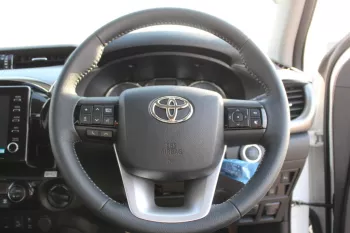 RHD - TOYOTA HILUX REVO 126 2.8L DIESEL 4WD DC HIGH MANUAL NEW FACE LIFT